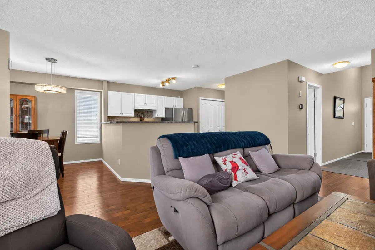 16 Citadel Meadow Gardens NW, Calgary, Alberta T3G5N6 For Sale | HouseSigma