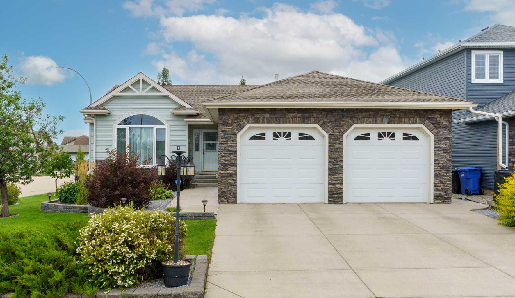 1 West Highland Bay, Carstairs, Alberta T0M0N0 Sold History HouseSigma