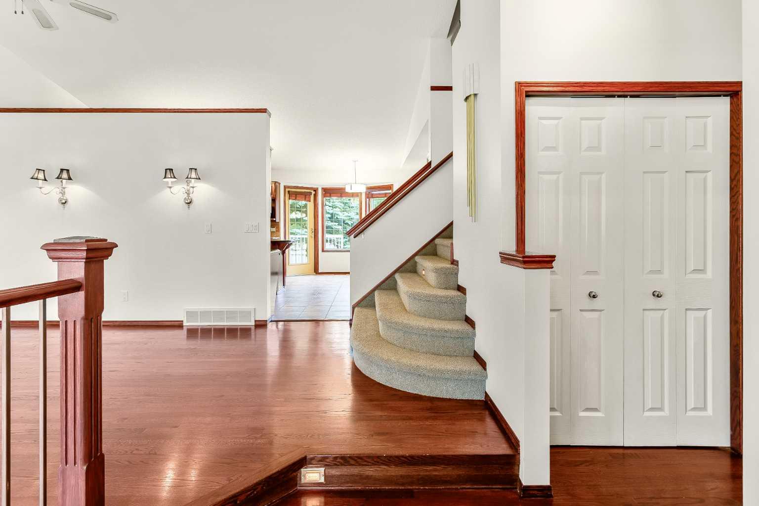 140 Evergreen Close SW, Calgary, Alberta T2Y2X8 For Sale HouseSigma