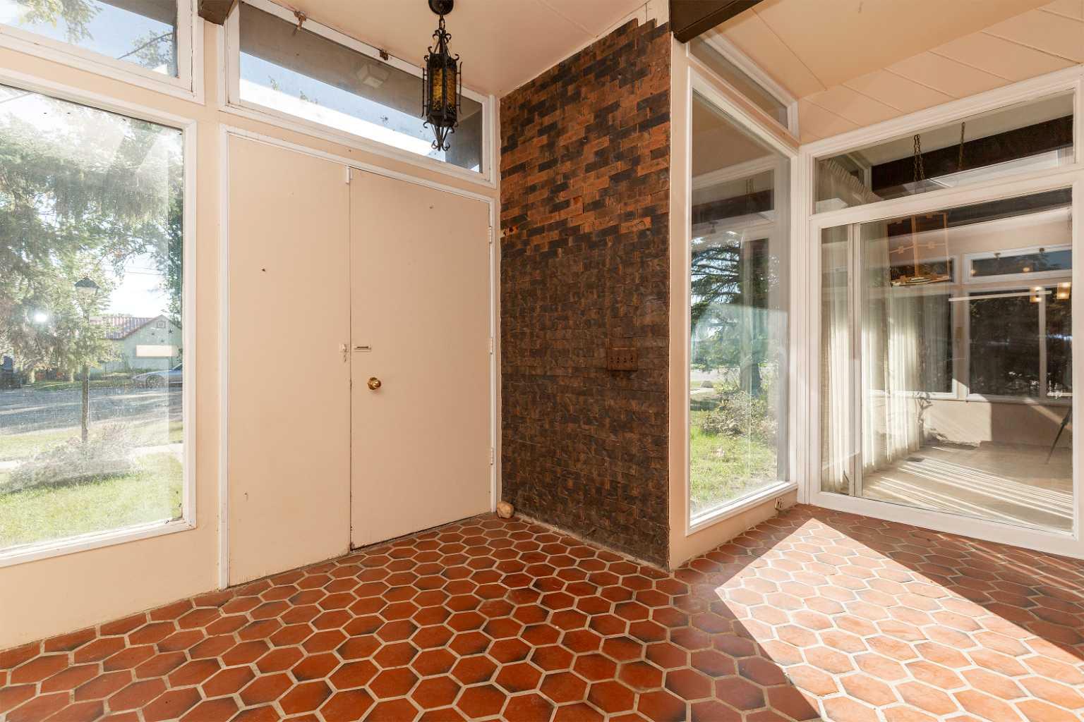 83 W 1 Ave N, Magrath, Alberta T0K1J0 For Sale HouseSigma