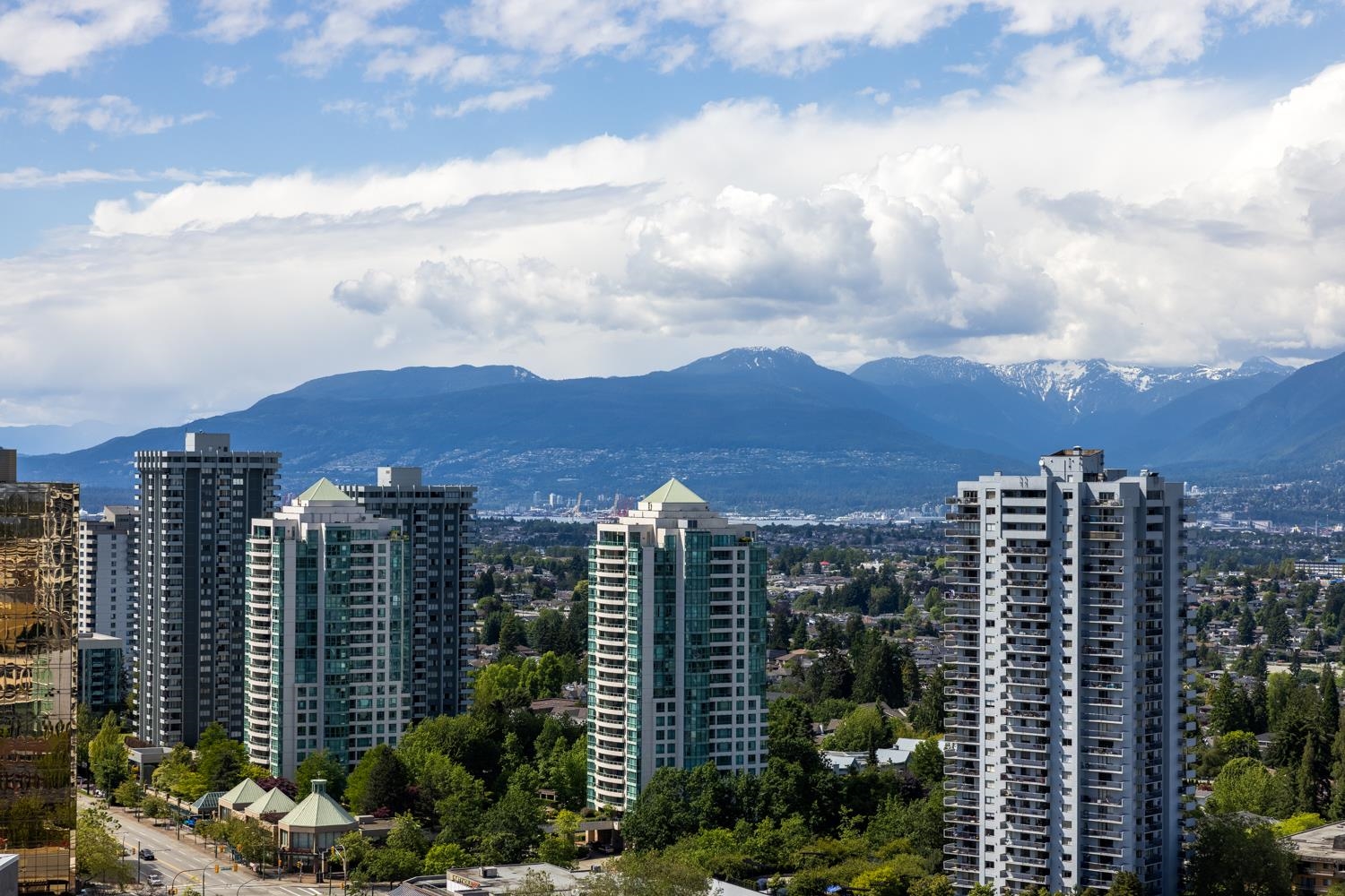 2205 6080 MCKAY AVENUE, Burnaby, BC Apartment/Condo Sold price