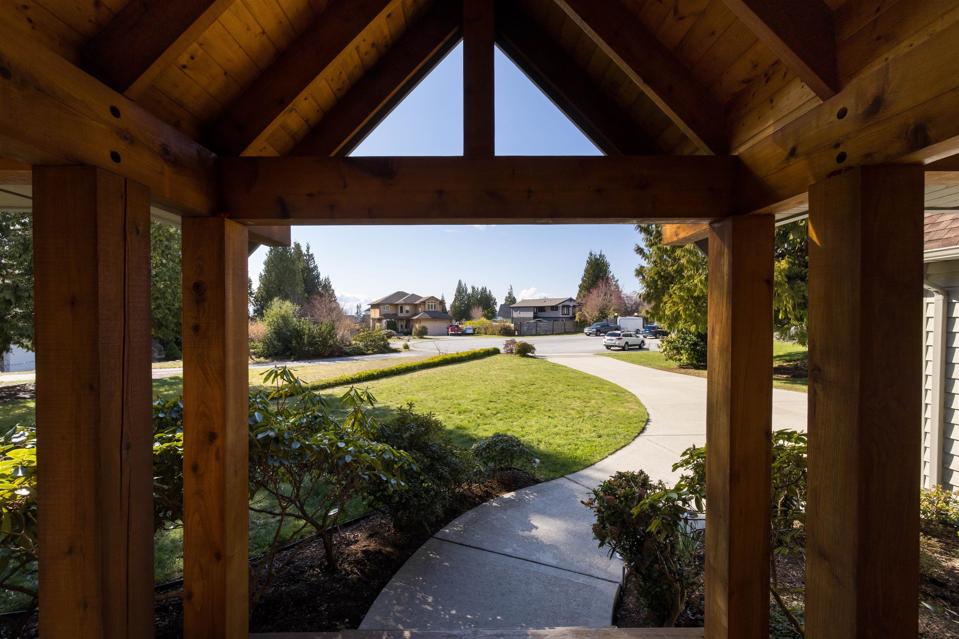 1456 VERNON DRIVE, Gibsons, BC House/Single Family For Sale HouseSigma