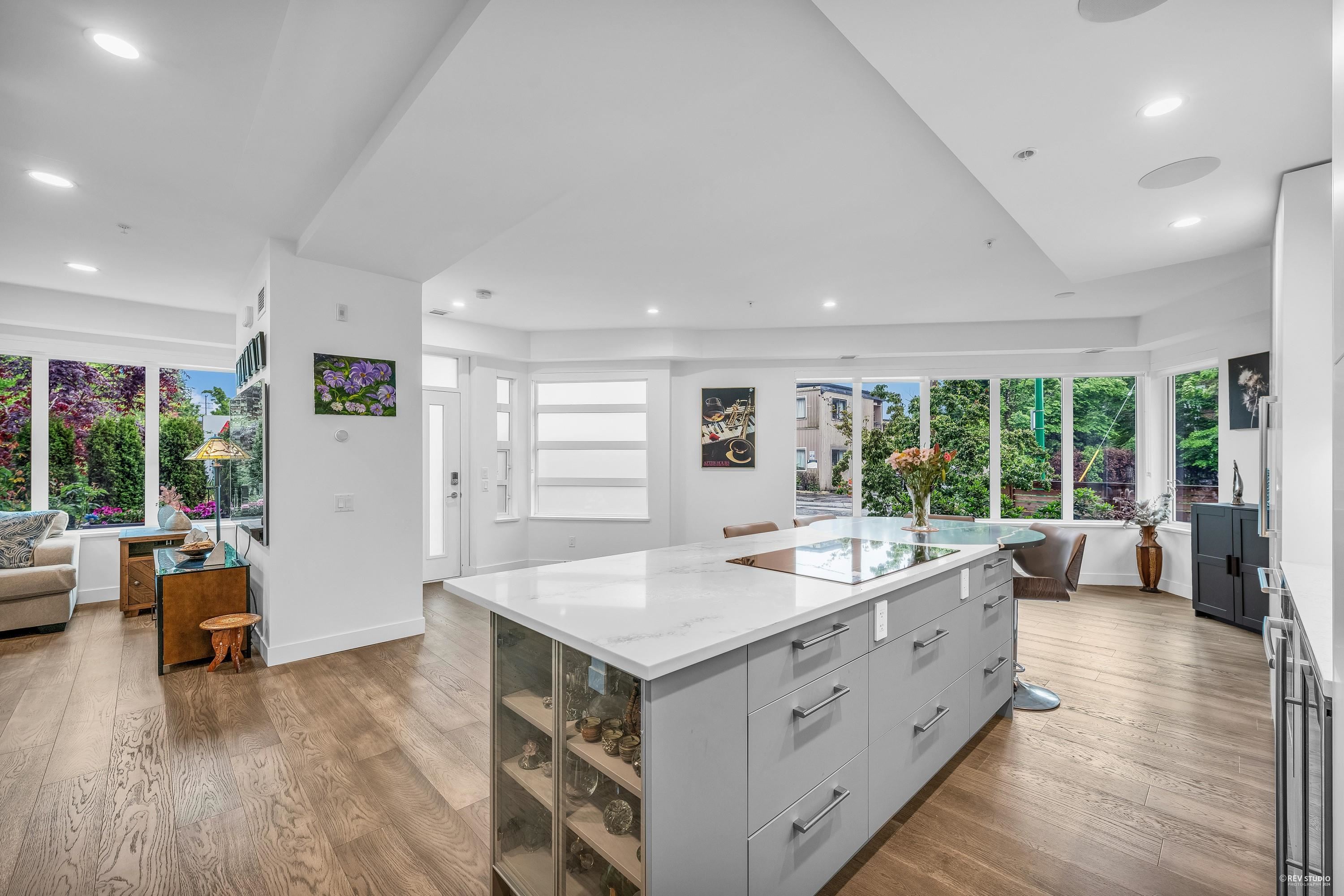 101 2060 CURLING ROAD, North Vancouver, British Columbia V7P0E1 For