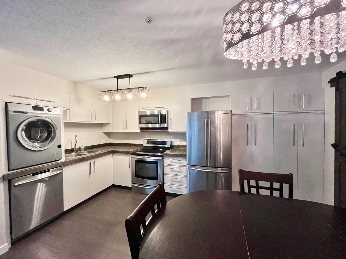 2120 CENTRAL AVENUE, Port Coquitlam 2