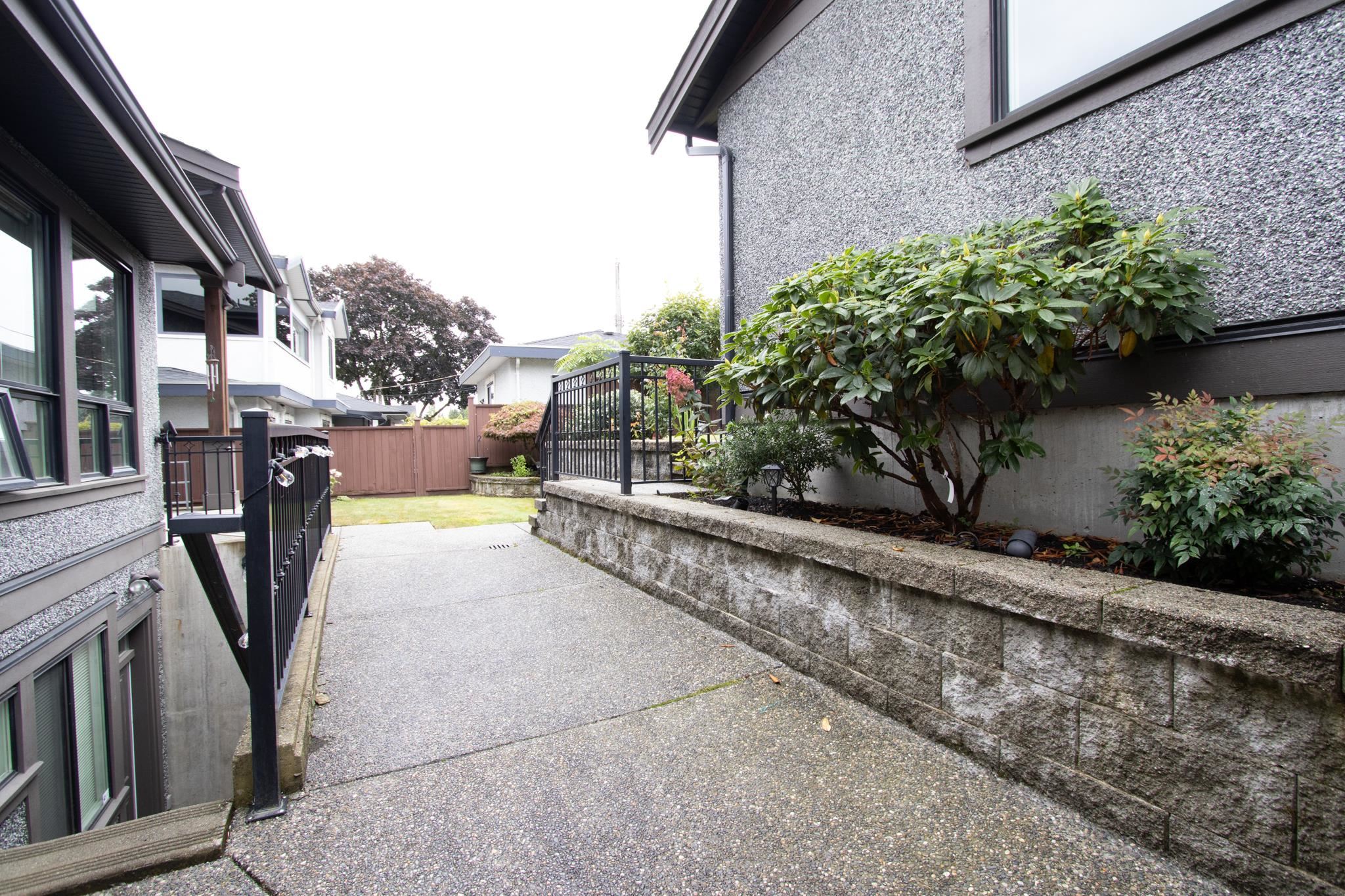 4152 Hazelwood Crescent, Burnaby 2