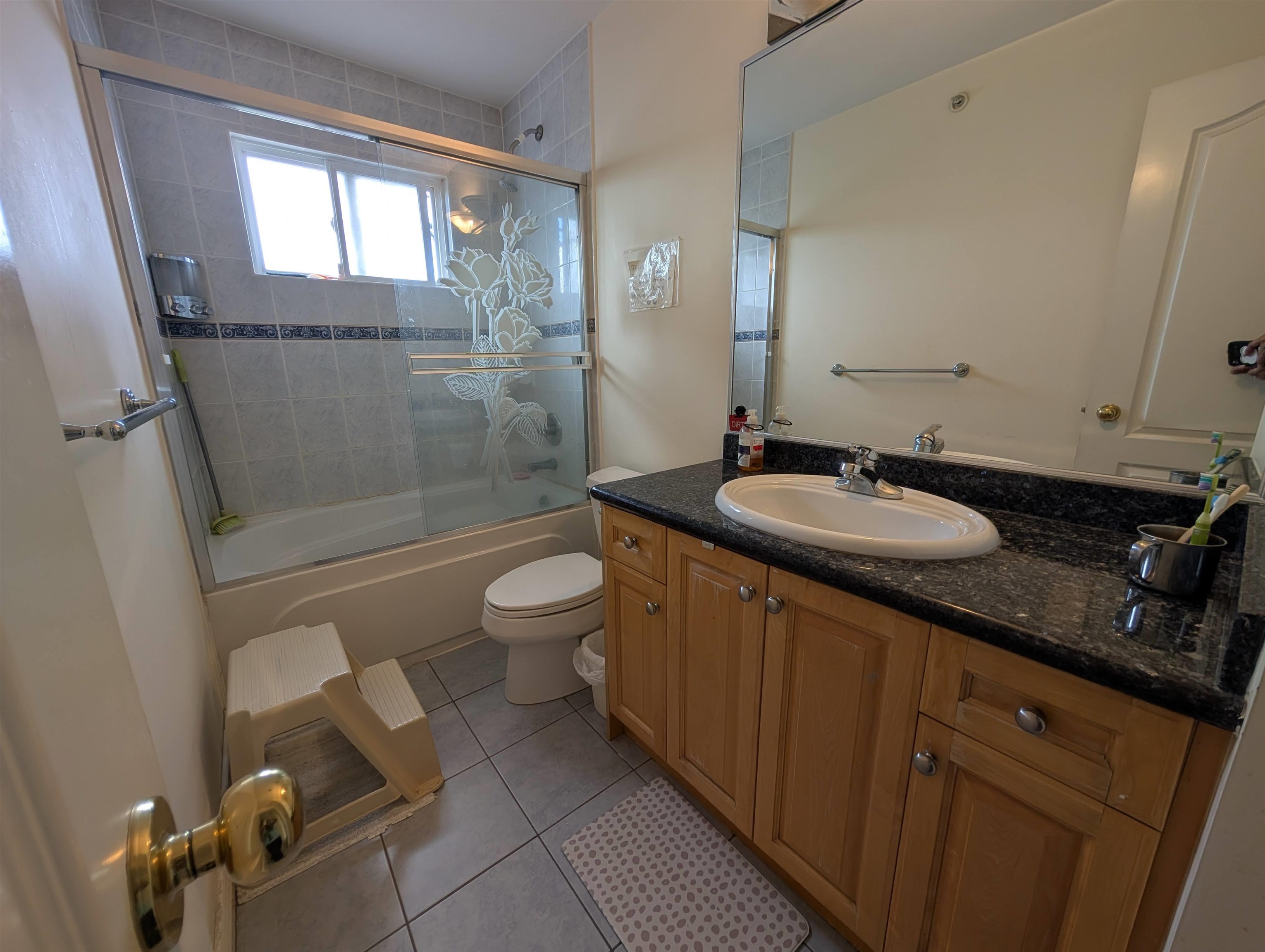 Unit ROOMS in SHARED - 4XXX Reid Street, Vancouver 5