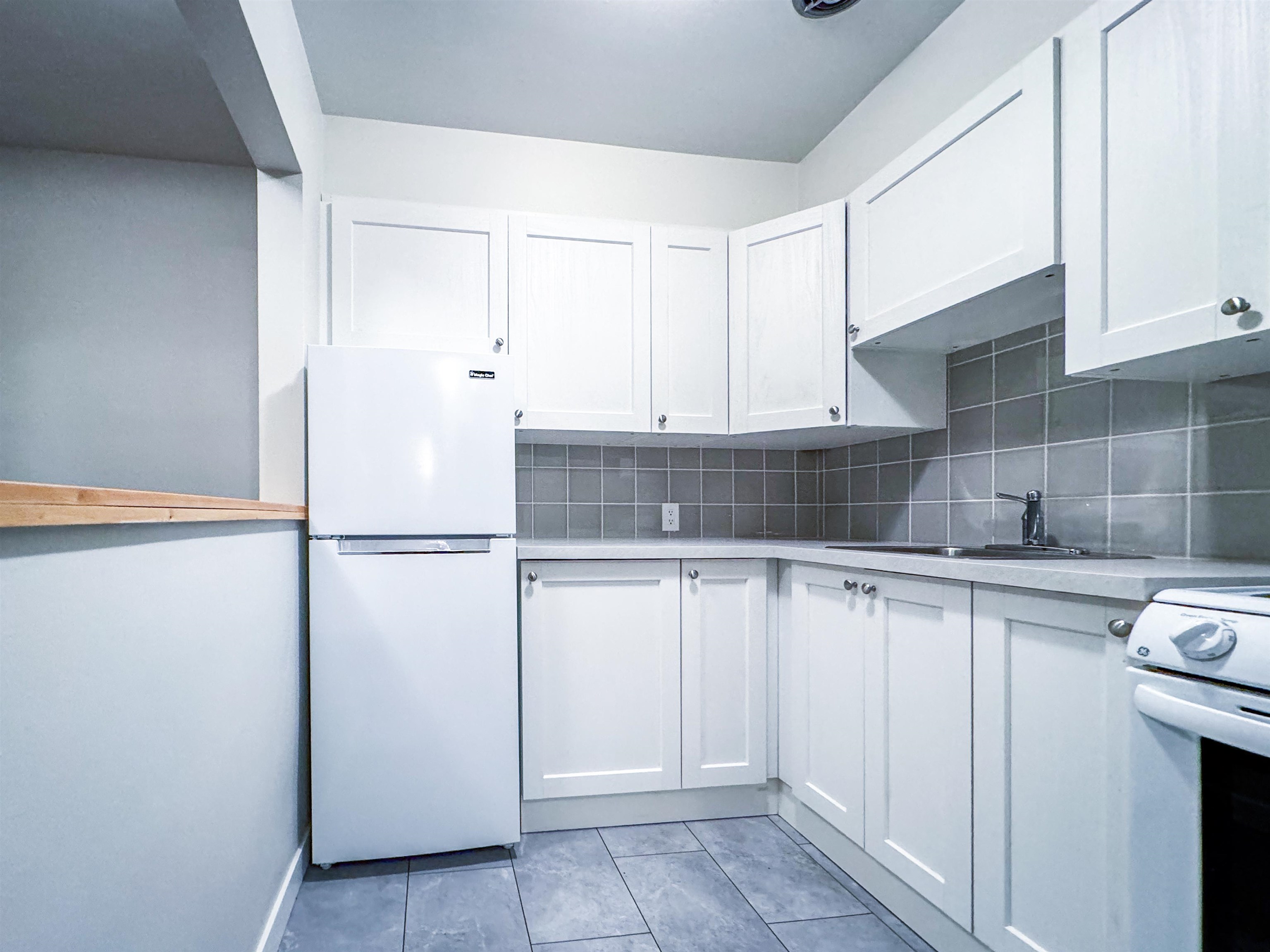 Unit 105 - 1925 Nelsonstreet, Vancouver 4