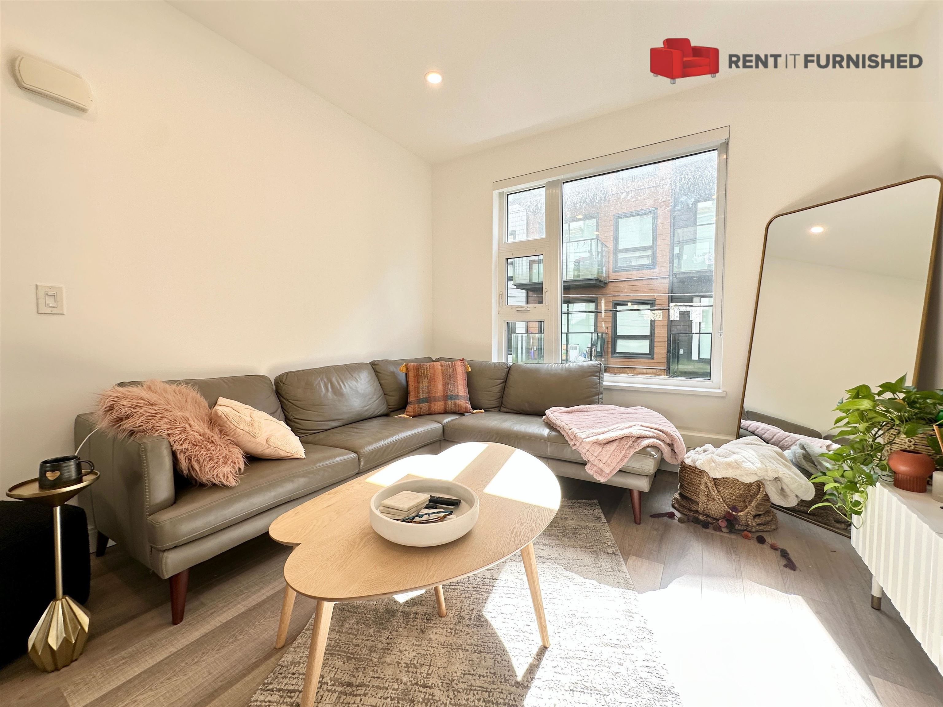 Unit 113 - 515 2nd Street E, Vancouver 2