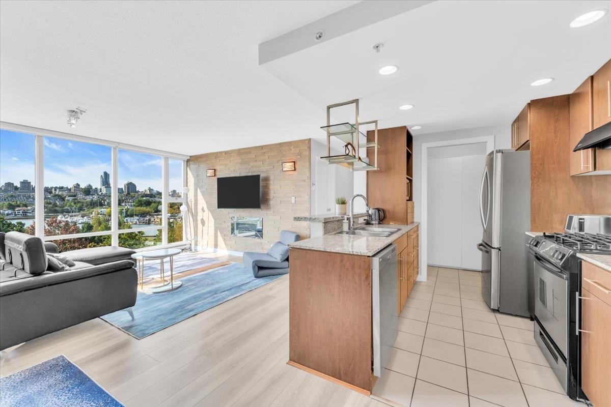 Unit 705 - 583 Beach Crescent, Vancouver 2