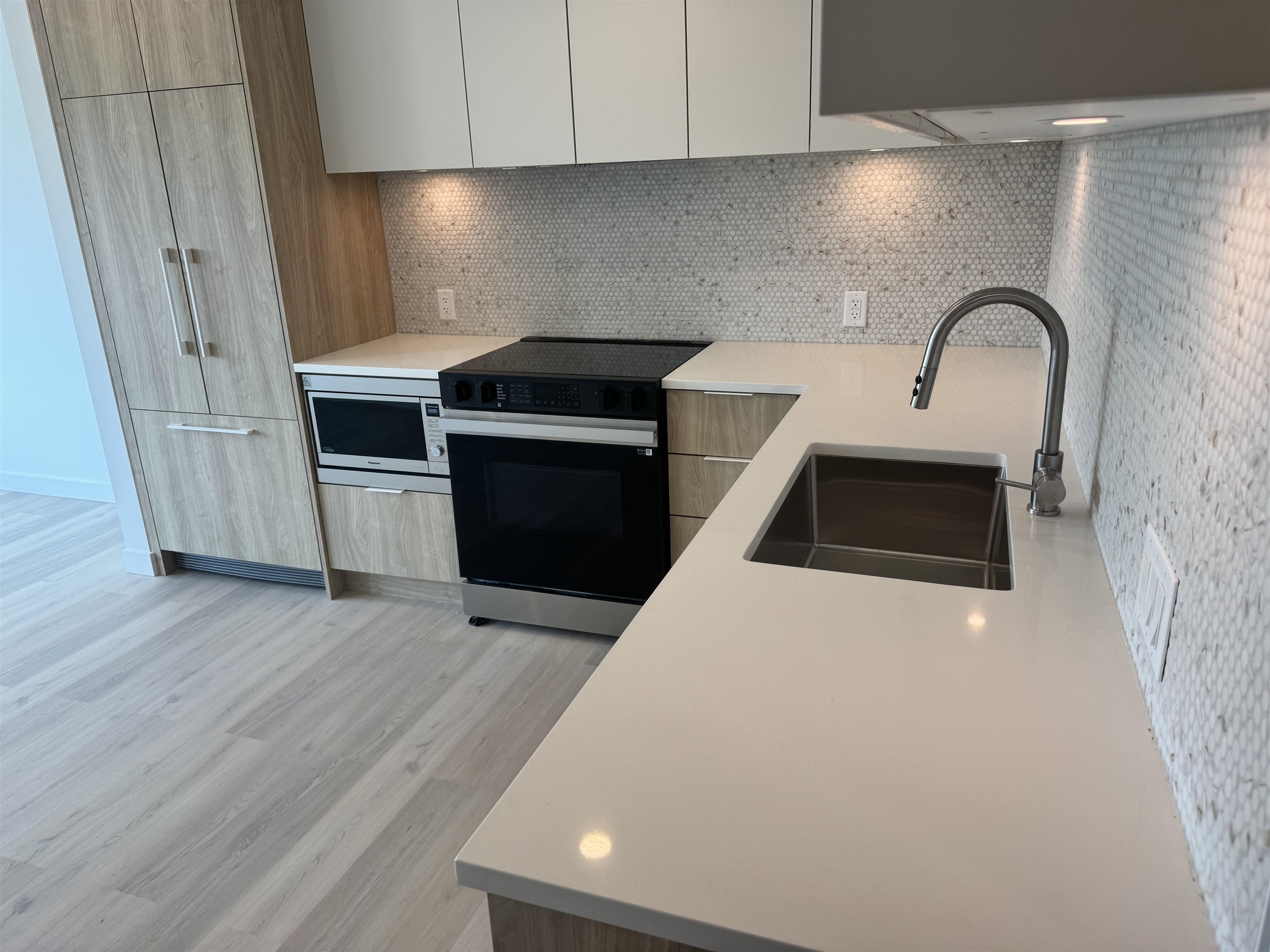 Unit 30 - 1616 Lloyd Avenue, North Vancouver 2