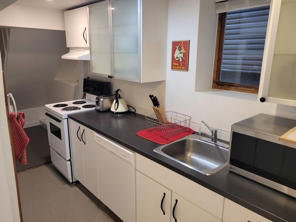 831-Suite 24th Street W, Vancouver 3