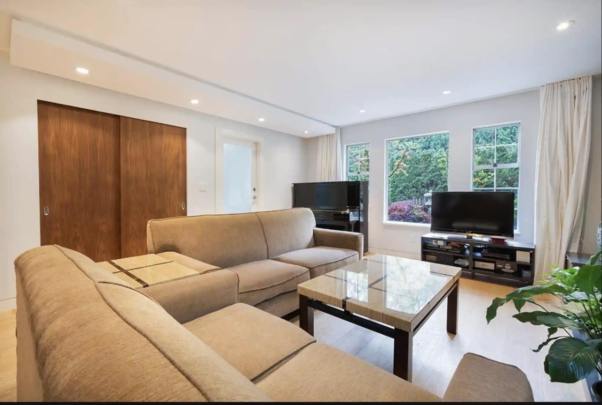 Unit Ground Floor - 453X 16th Ave W, Vancouver 2