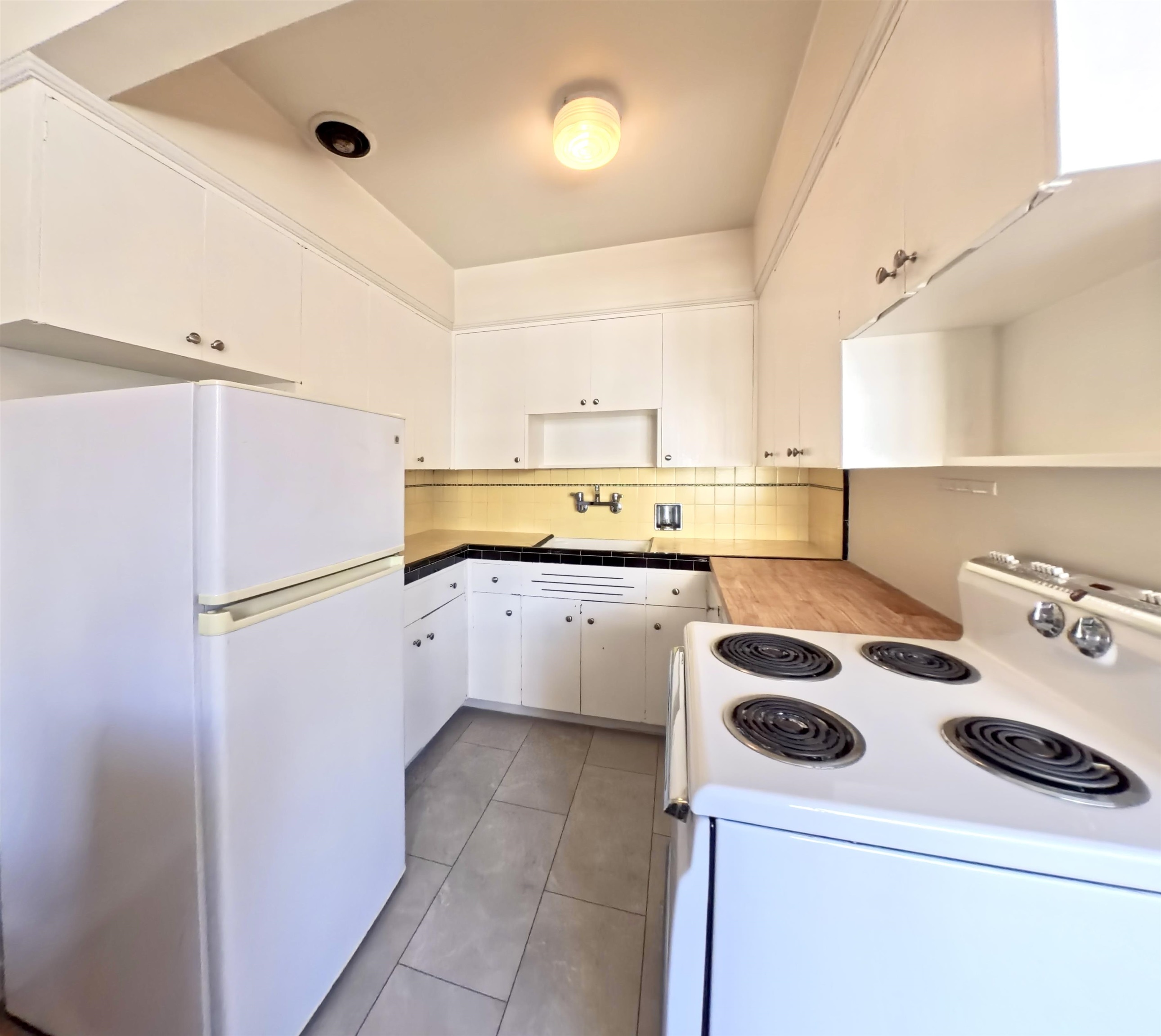 Unit 209 - 1925 Nelsonstreet, Vancouver 4