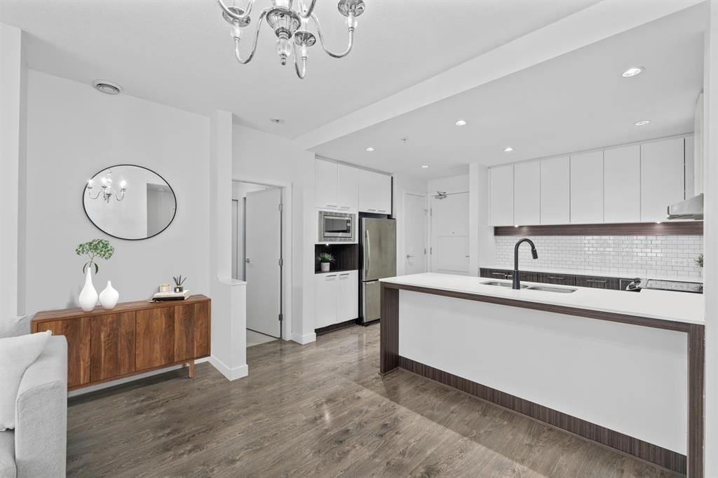 553 Foster Avenue, Coquitlam 5