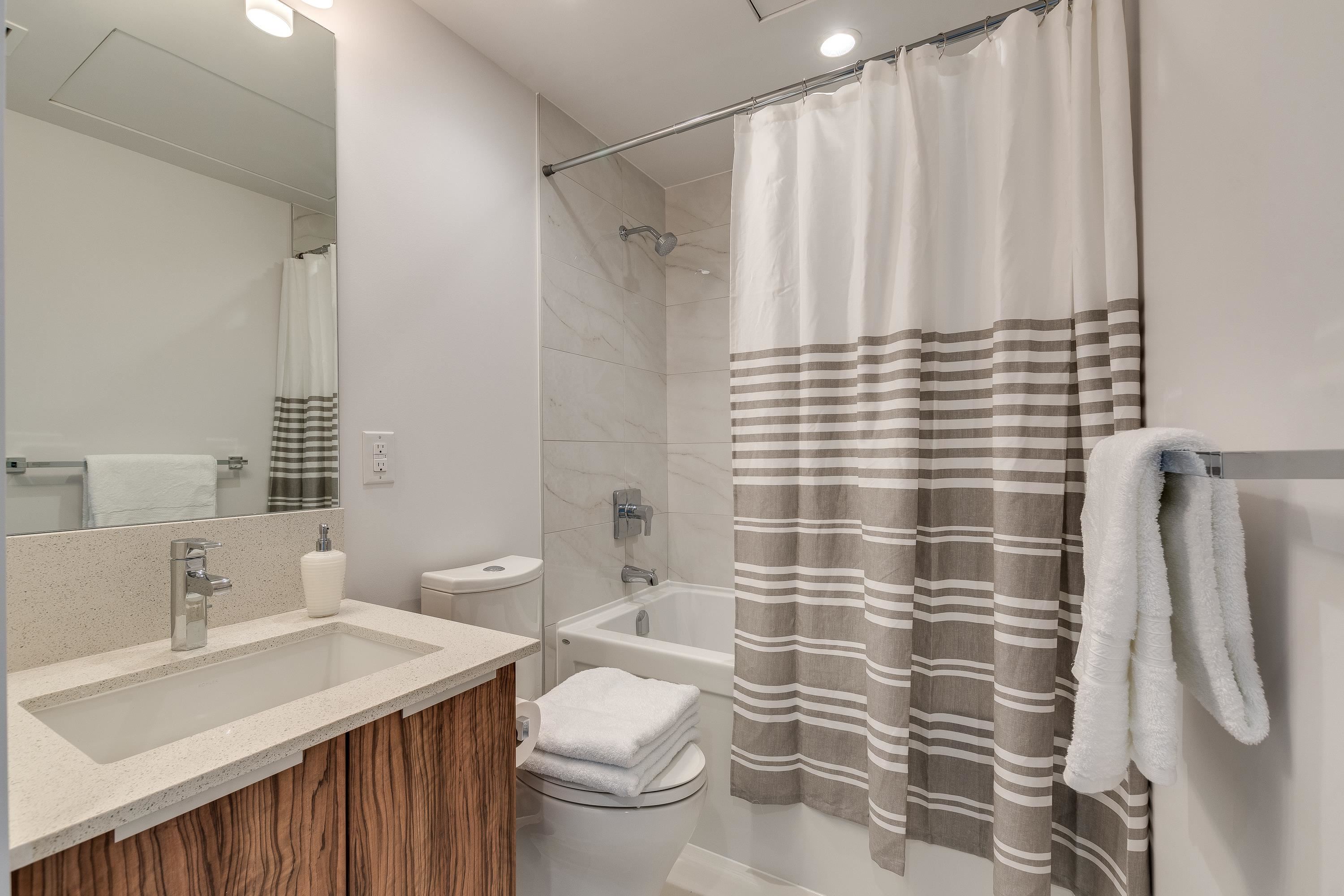 Unit 906 - 1283 Howe Street, Vancouver 3