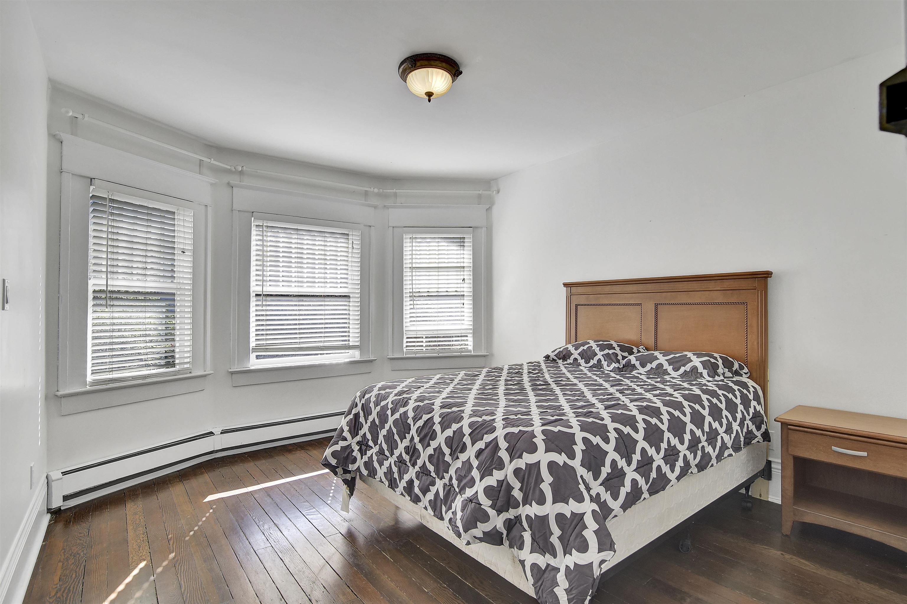 Unit 2 - 1517 Comox Street, Vancouver 3