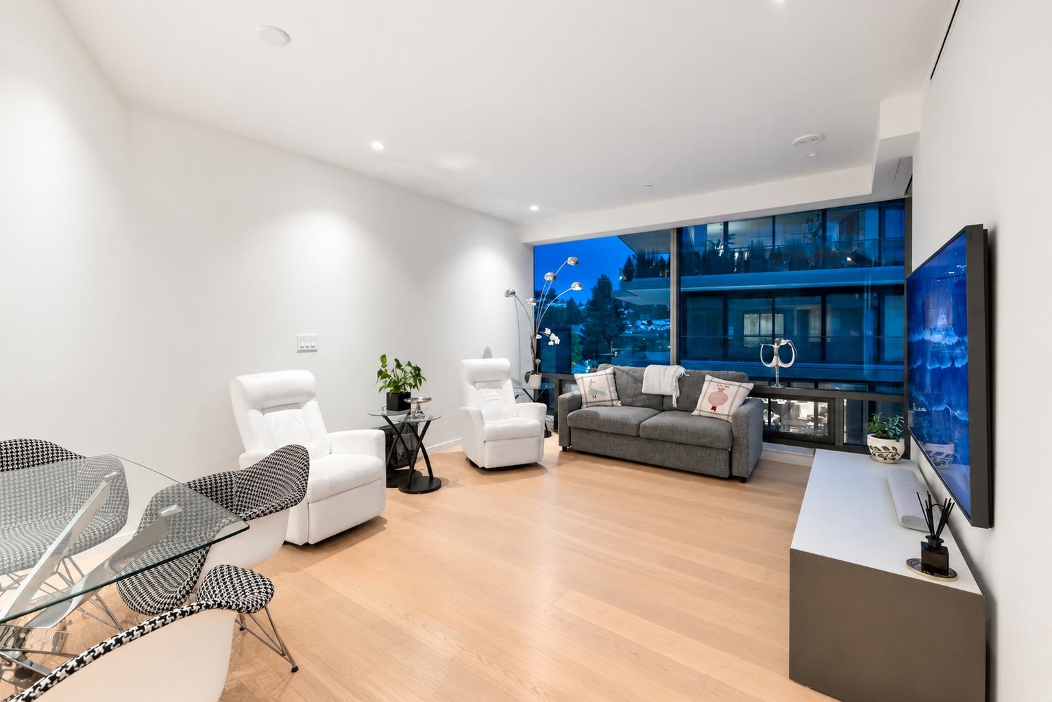Unit 402 - 1355 Bellevue Avenue, West Vancouver 2