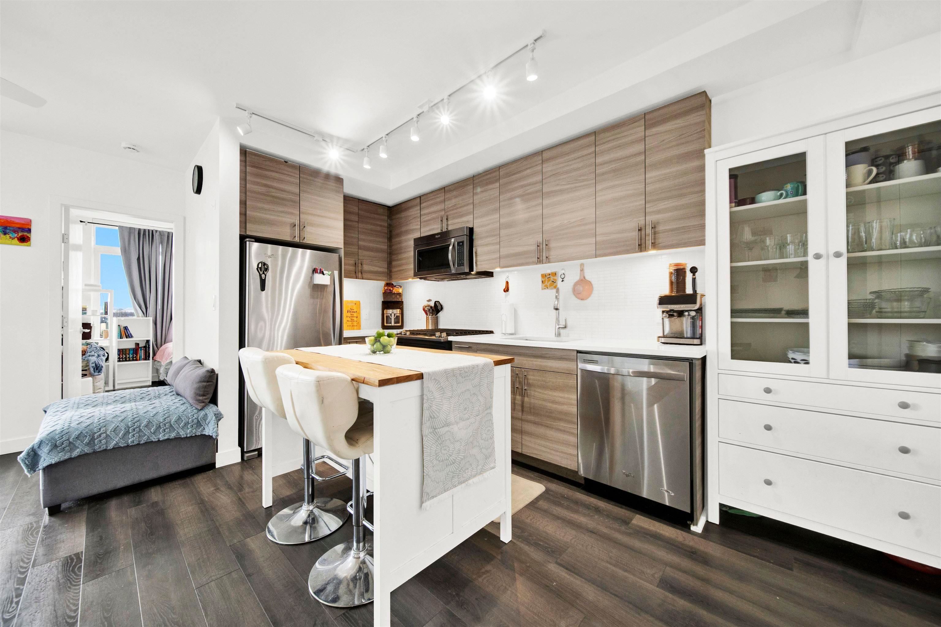 Unit 307 - 200 Nelson's Crescent Crescent NW, New Westminster 4