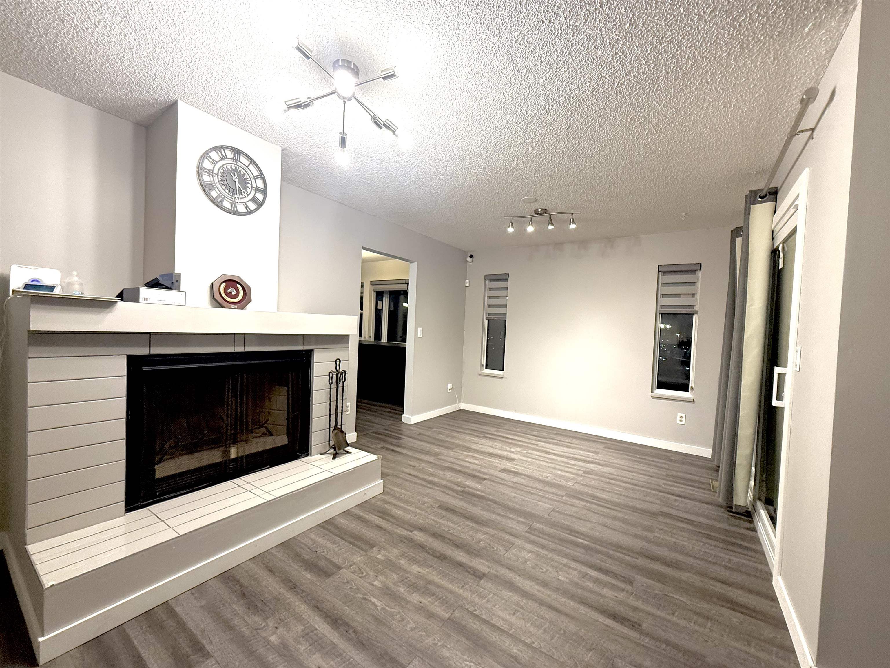Unit Up - 2217 Hillside Avenue, Coquitlam 4
