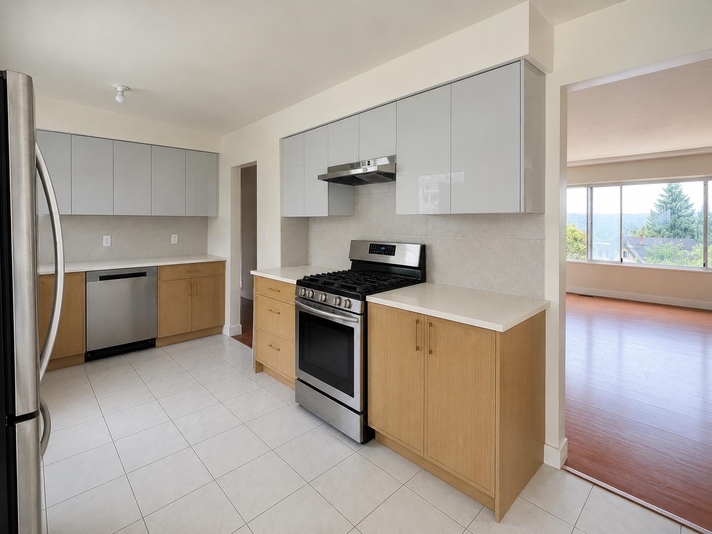 Unit Upper - 6717 Broadway, Burnaby 3