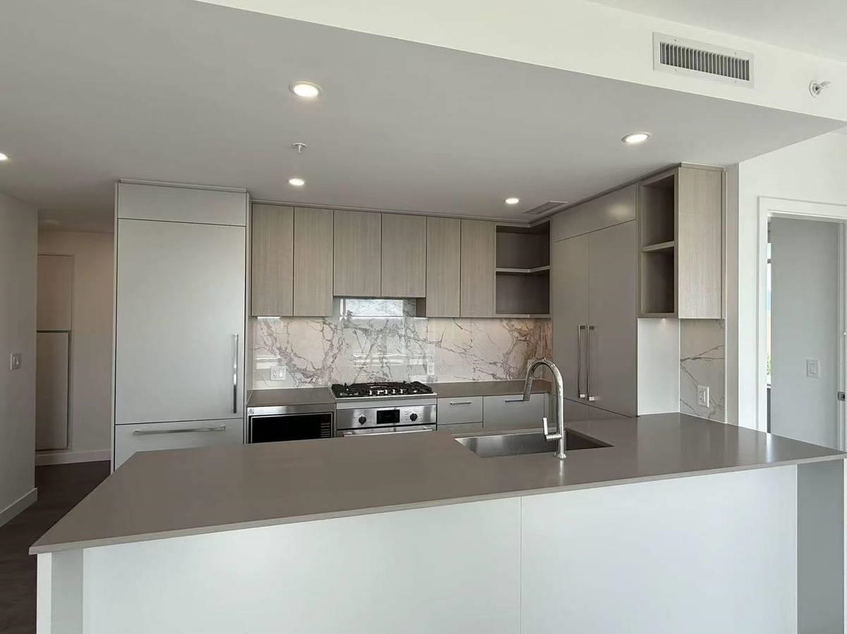 6468 Willingdon Avenue, Burnaby 3