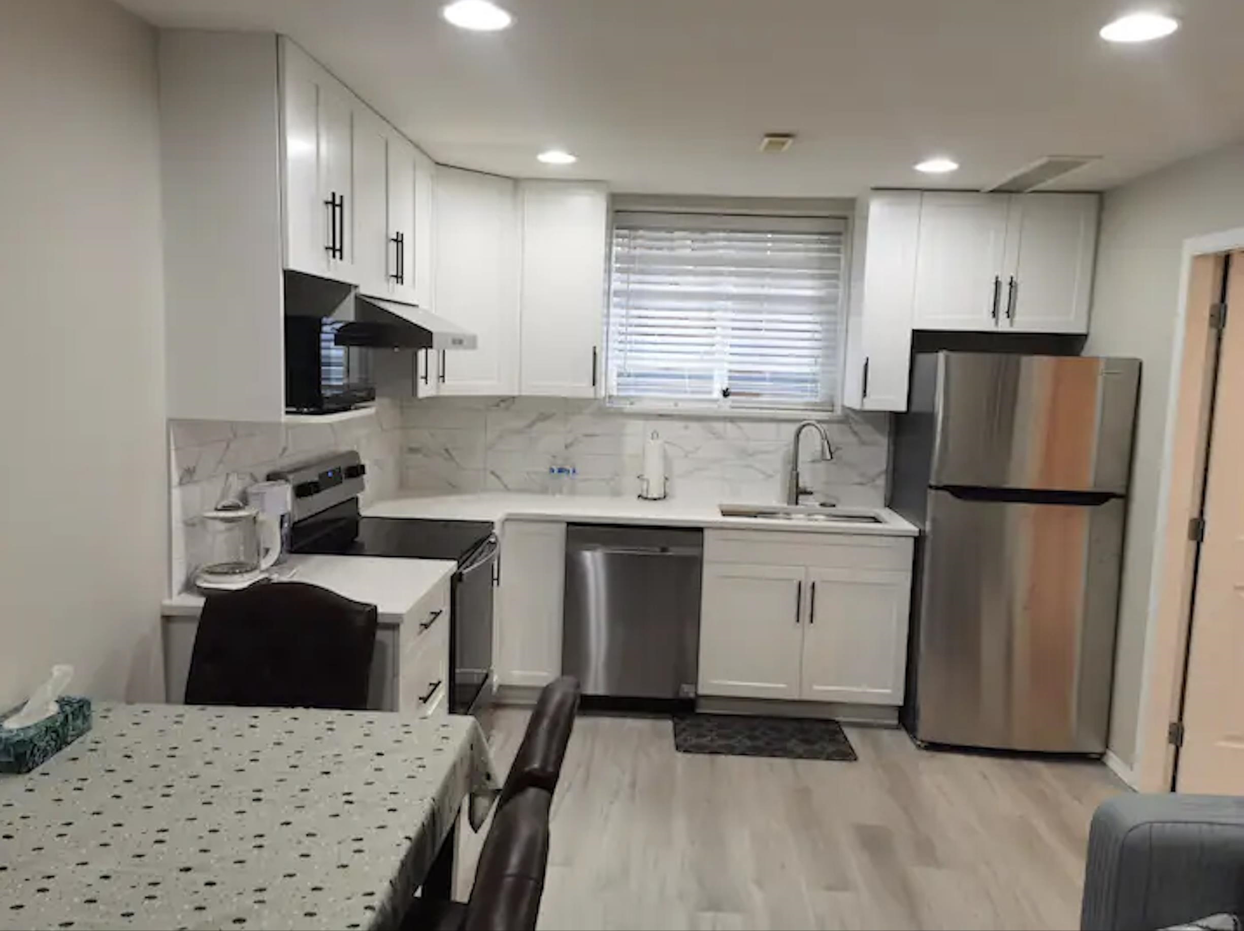 Unit Basement - 16619 61 Avenue, Surrey 2