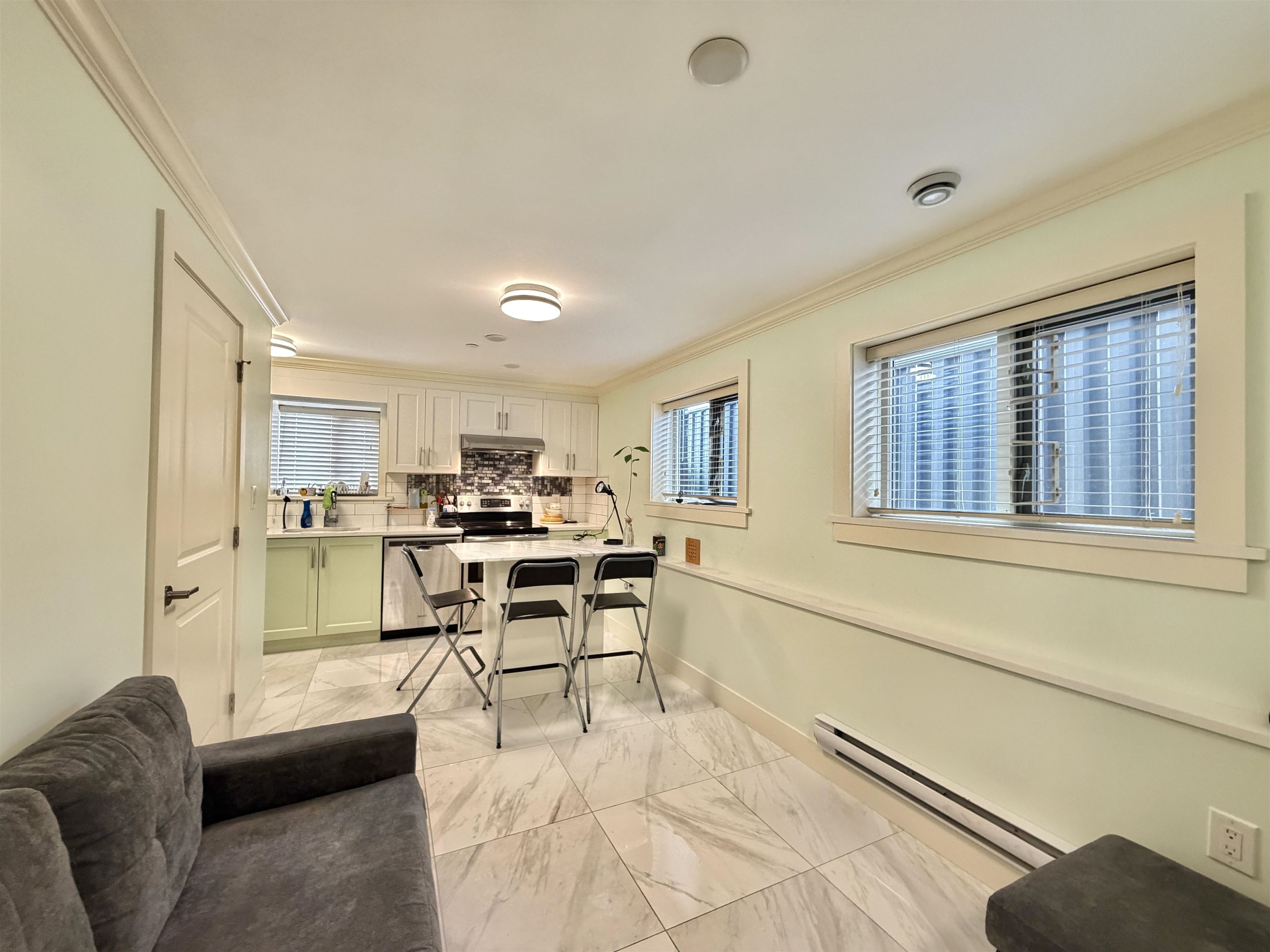 582 57th Avenue E, Vancouver 4