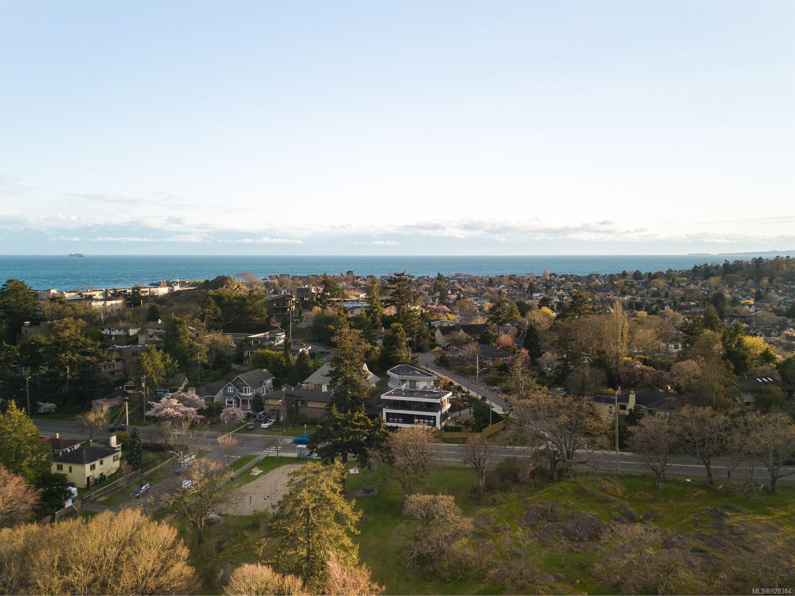 1403 Fairfield Rd, Victoria, British Columbia V8S1E6 Sold History