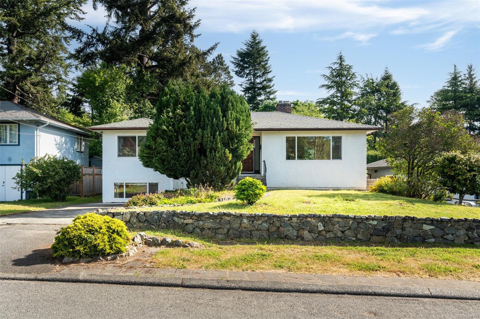 2522 Kilgary Pl, Saanich, British Columbia V8N1J5 For Sale HouseSigma