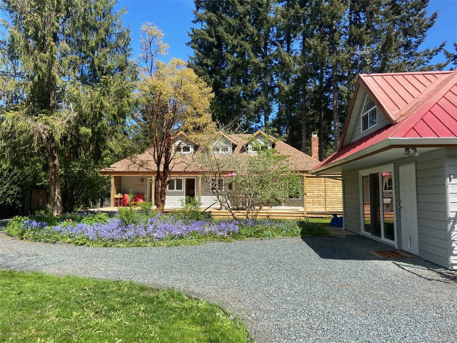 8860 McLarey Ave, Black Creek, British Columbia V9J1A3 For Sale