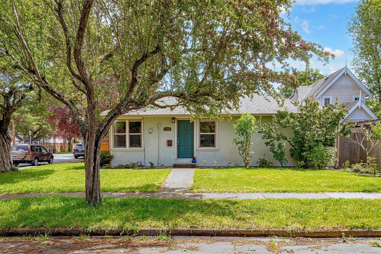 2249 Shakespeare St, Victoria, British Columbia V8R4G2 For Sale